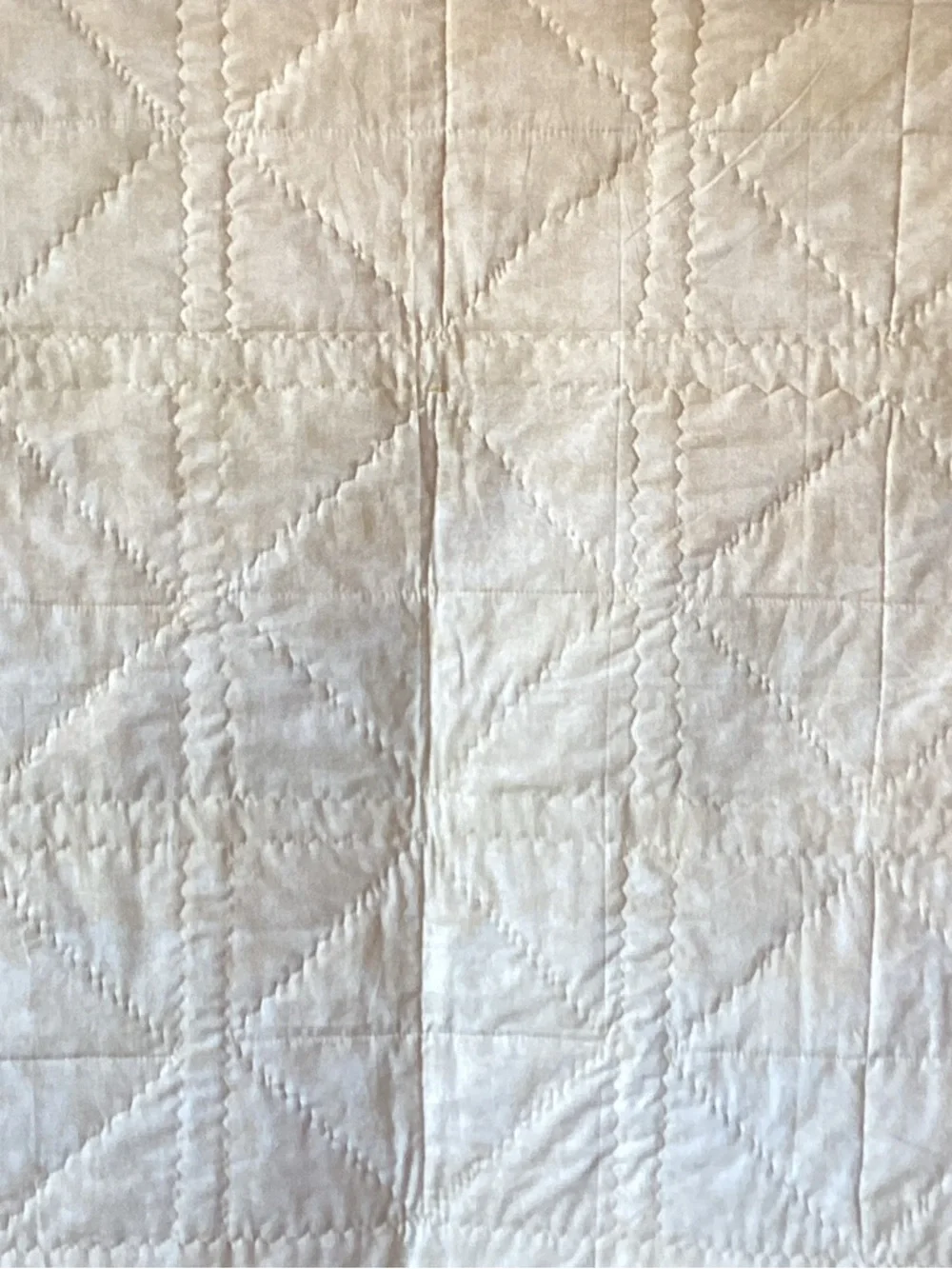 NWT. Hand Crafted Star Bees Quilt